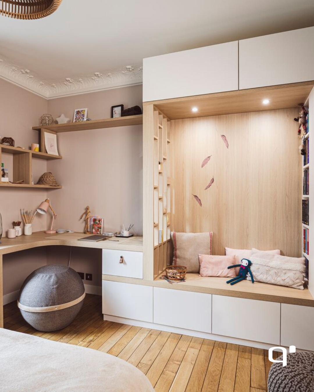 Création d'un ensemble de meubles gain de place pour chambre d'enfant blanc et bois à Uzès dans le 30