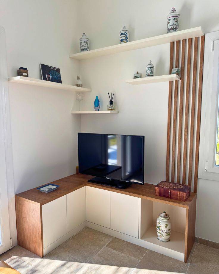 Fabrication sur mesure d'un living TV d'angle moderne à Alès dans le Gard