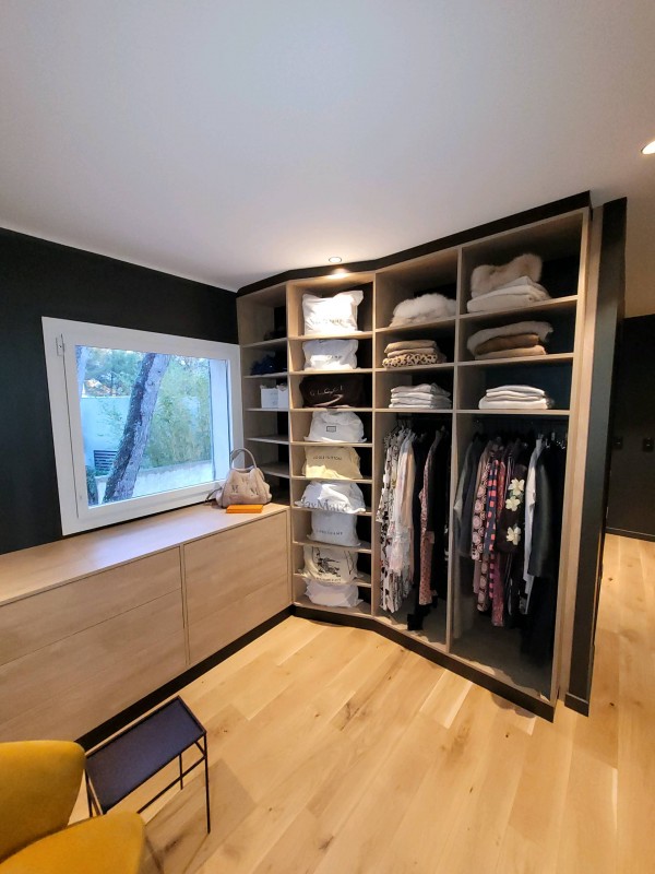Réalisation d'un dressing haut de gamme en U sur Vézénobres proche de Nîmes
