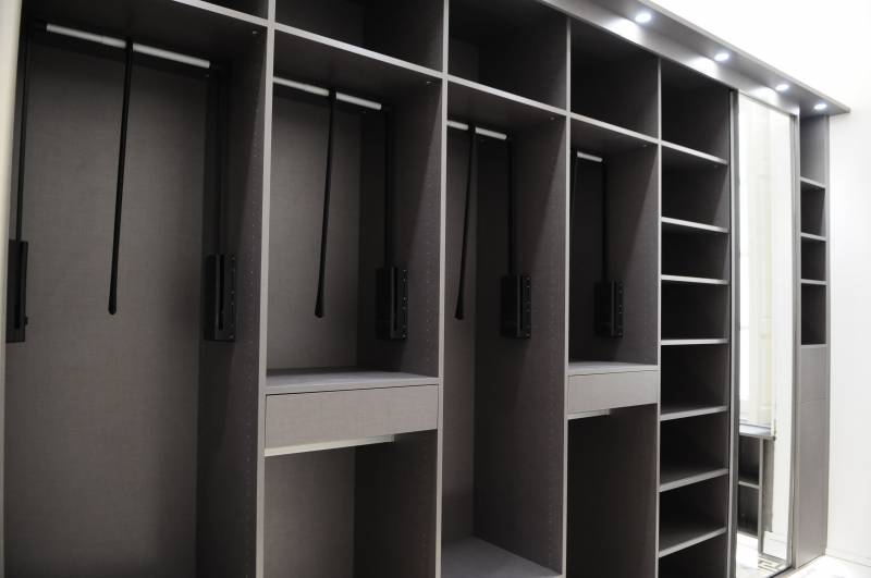 Dressing éclairé sur mesure avec ilot à Uzès proche de Nîmes