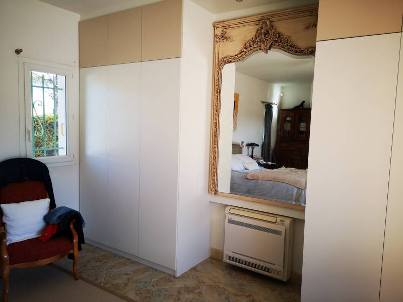 Portes de placards sur mesure sans poignées à Saint Anastasie proche de Nîmes