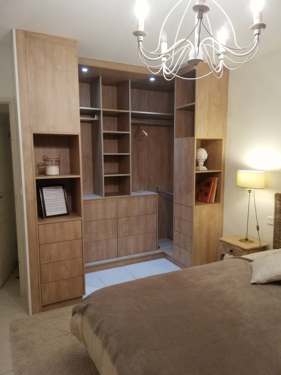 Dressing dans un ancien placard à Nîmes près d'Alès