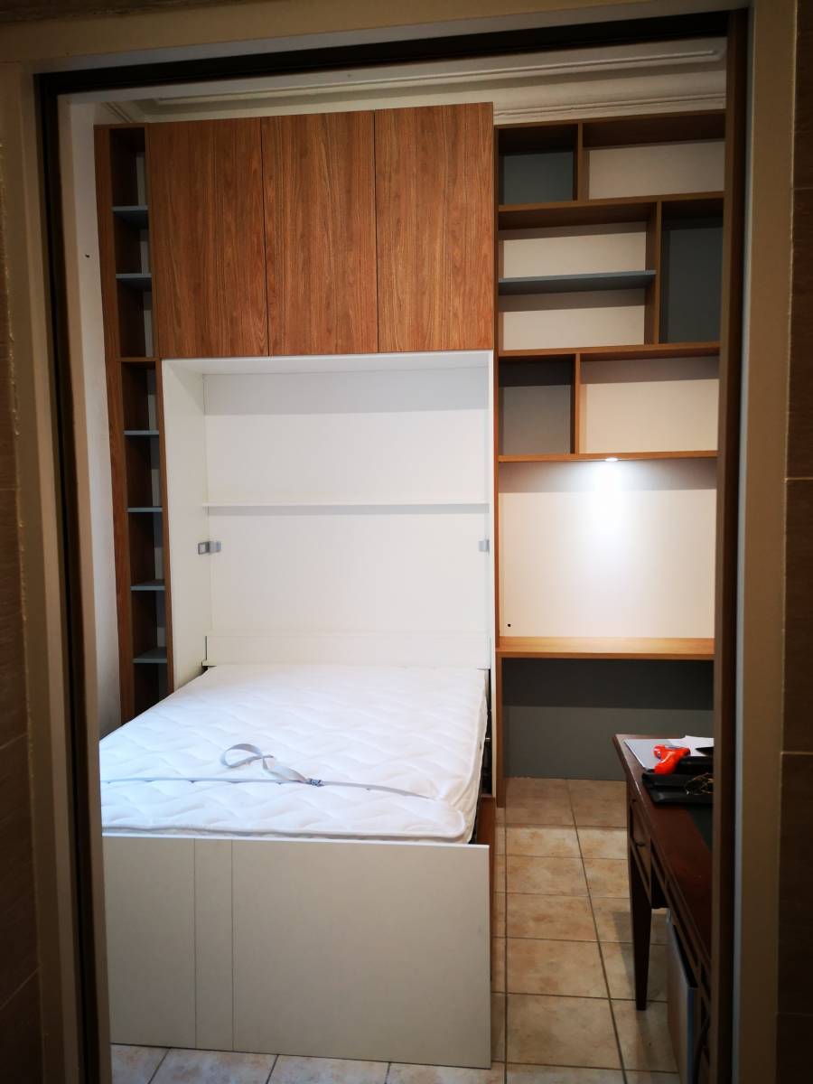 Lit relevable avec bureau sur mesure à Nîmes centre ville 30