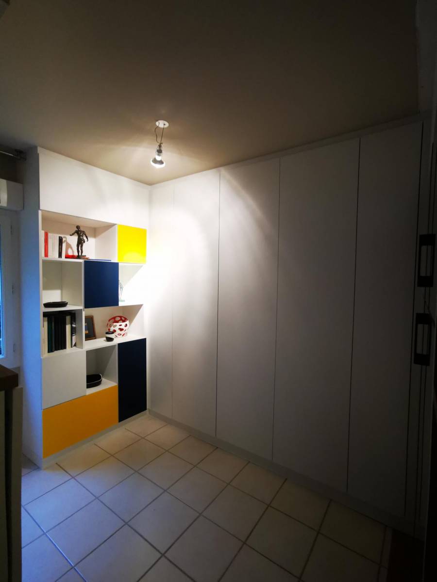 Aménagement lit relevable et bibliothèque sur mesure à Nîmes dans le GardAménagement lit relevable et bureau télétravail sur mesure à Nîmes dans le Gard