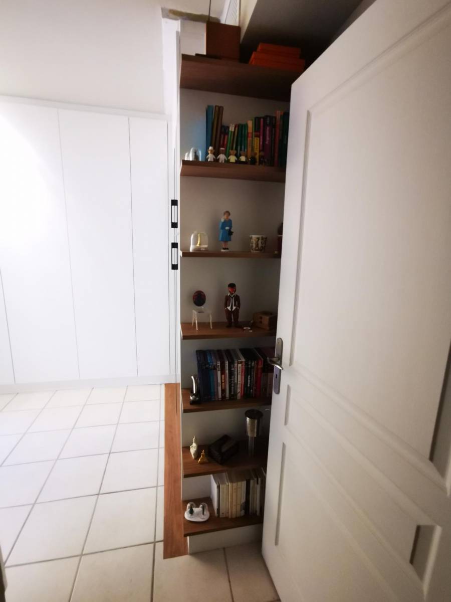Astuce petit espace bibliothèque sur mesure à Nîmes dans le Gard