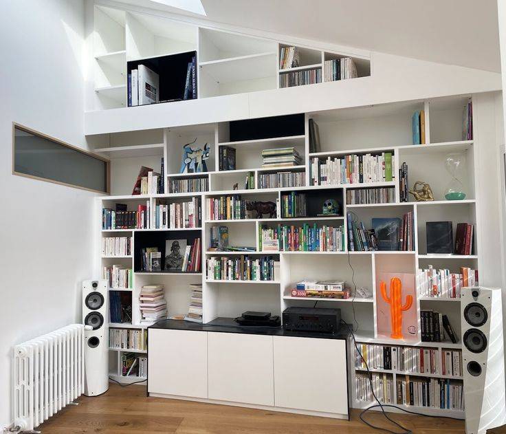 Conception sur mesure d'espaces de rangement gain de place sous pente à Uzès dans le 30