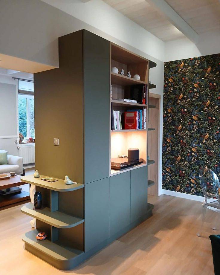 Photo de la fabrication sur mesure d'un meuble séparateur d'espace installé à Caveirac dans le 30