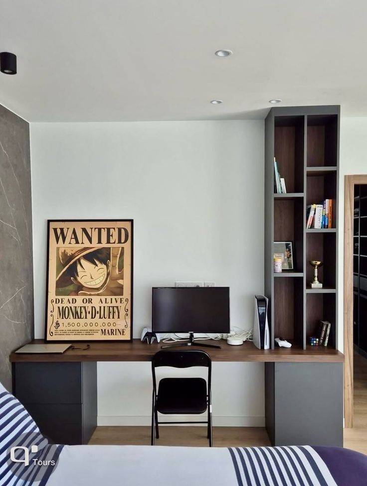 Conception et fabrication sur mesure d'un espace bureau dans une chambre à Alès dans le 30