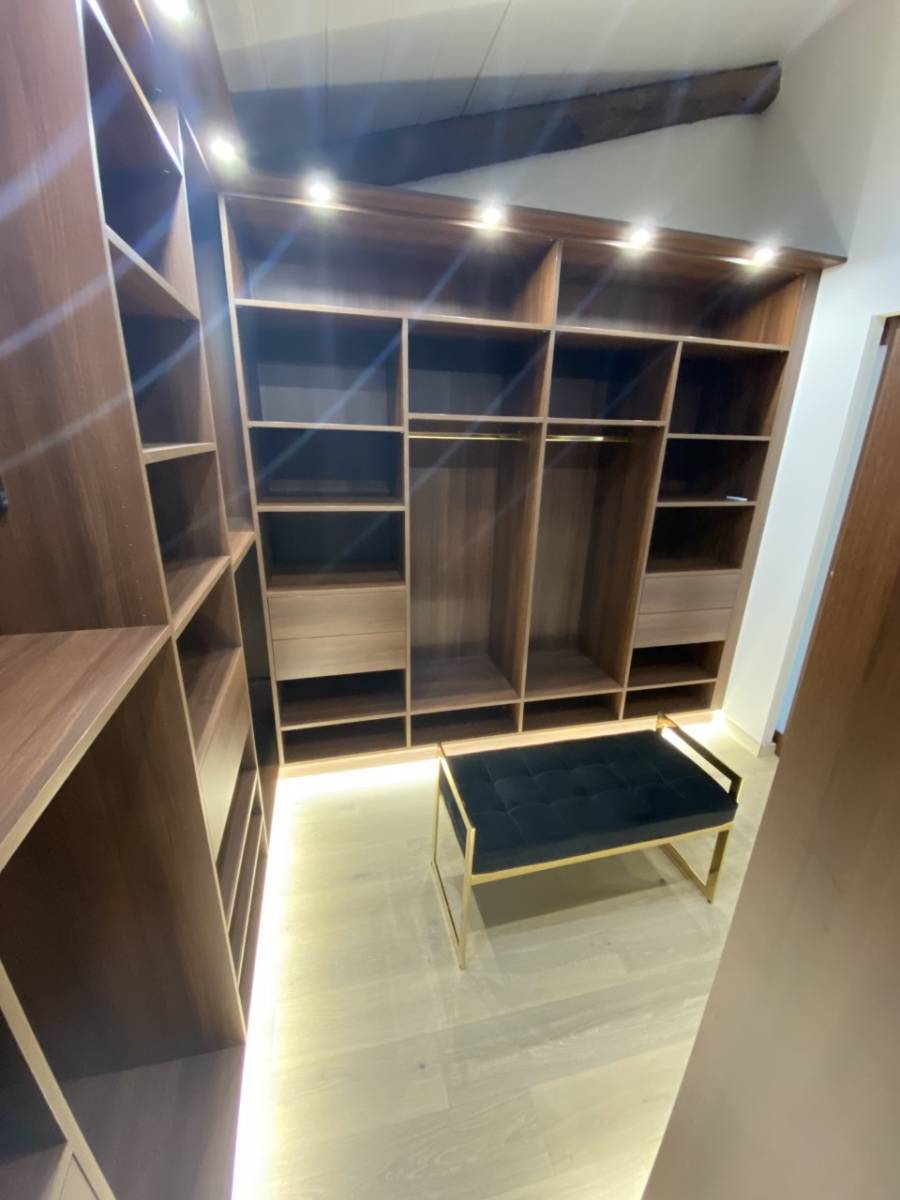 Dressing avec tiroirs et penderie à Villeneuve les Avignon près de Nîmes