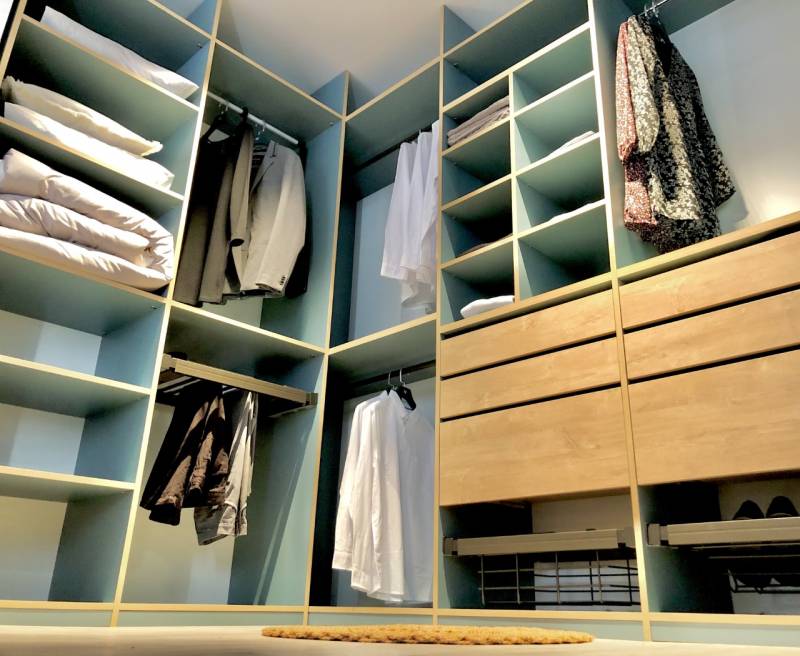 Dressing sur mesure avec tiroirs à Nîmes dans le Gard 